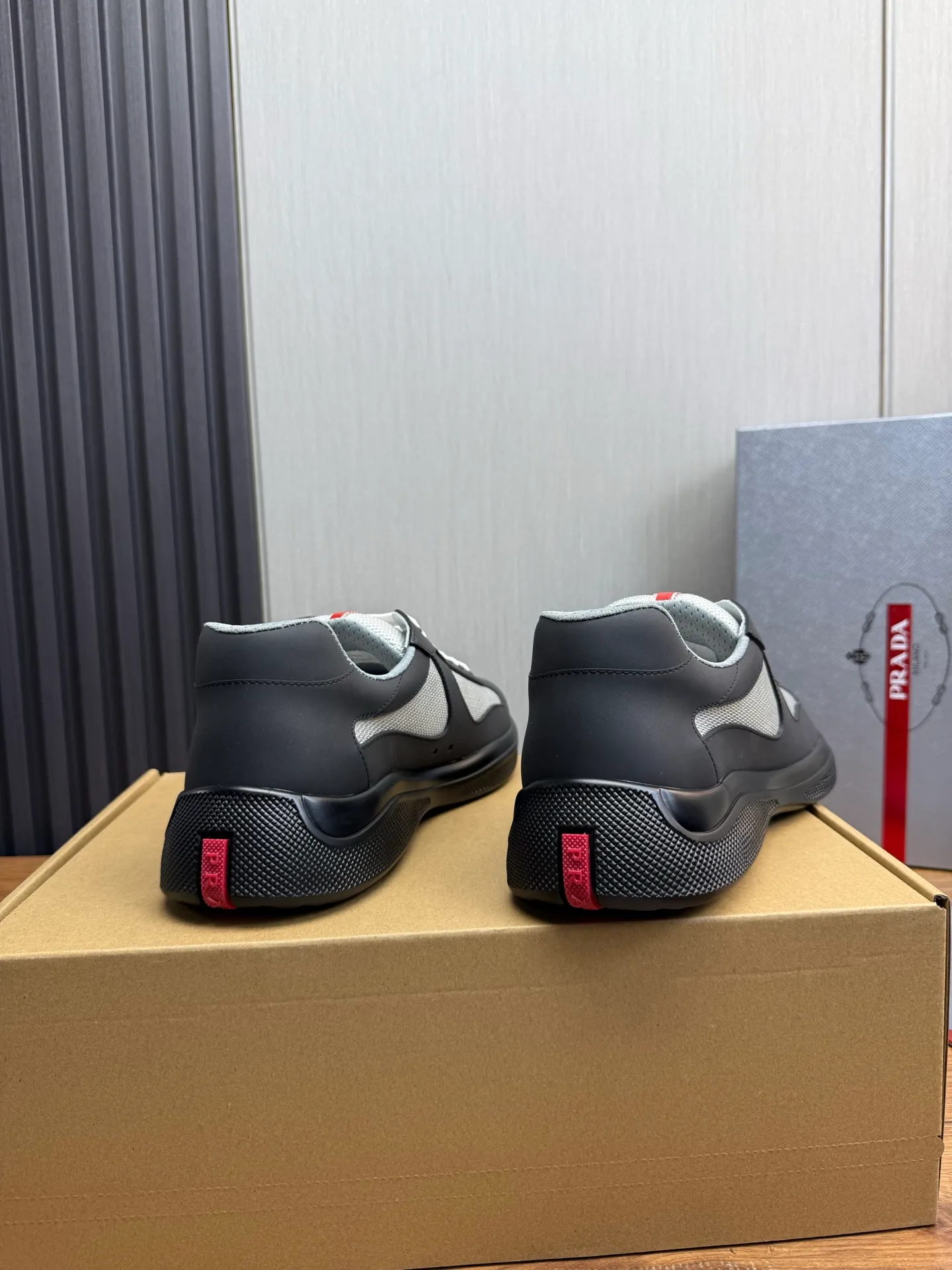 Men's shoes 640💰 [PRADA] Hot selling items🔥Must be recommended every day~~ Official website synchronized, 1:1 high quality shipments✔️ Imported cowhide fabric, rubber material + cowhide lining, original bottom, high-end airplane box packaging🎁 38-45 (38.45 custom-made, non-returnable)